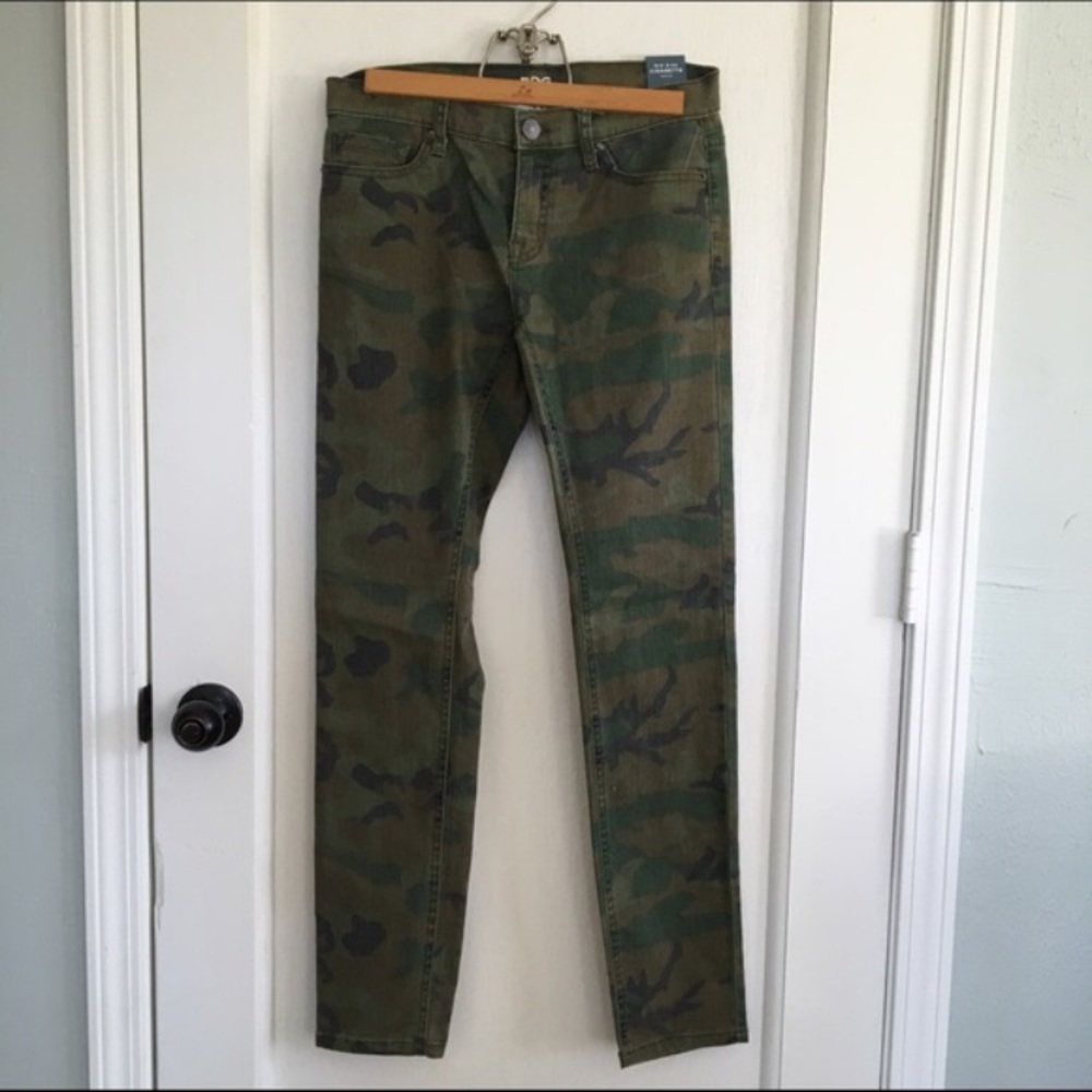 BDG CAMO JEANS